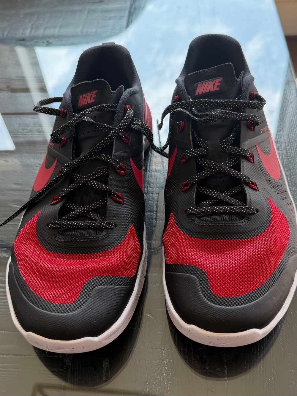 Nike Men’s Metcon Flywire - Black & Red, GREAT Condition!